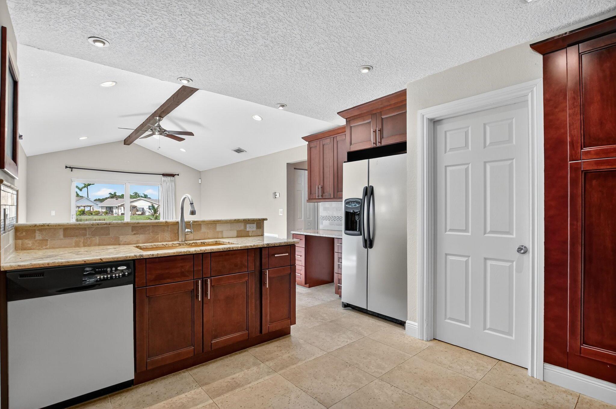 CRYSTAL HEIGHTS - Residential