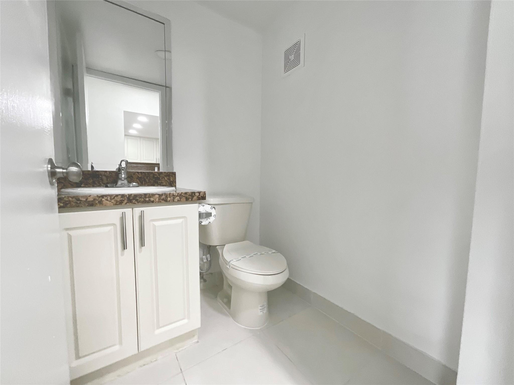 9357 SW 77 Ave 95-2044