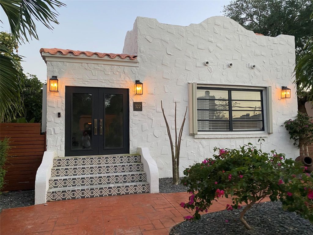 Photo of 322 SW 20th Street, Fort Lauderdale, FL 33315 (MLS # F10495074)