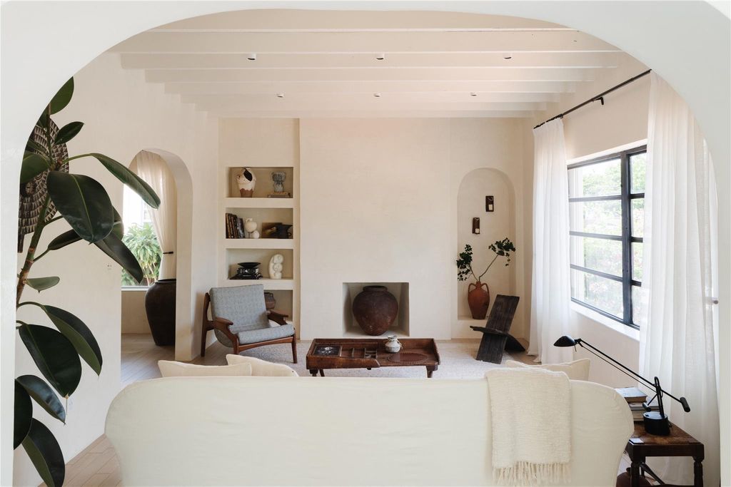 Photo of 322 SW 20th Street, Fort Lauderdale, FL 33315 (MLS # F10495074)