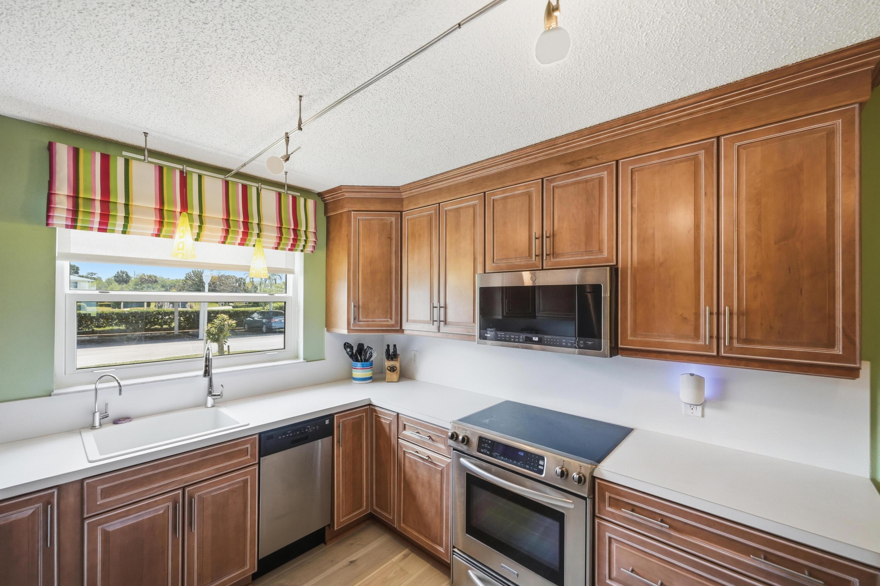 GROVE ISLE EAST CONDOMINIUM - Residential