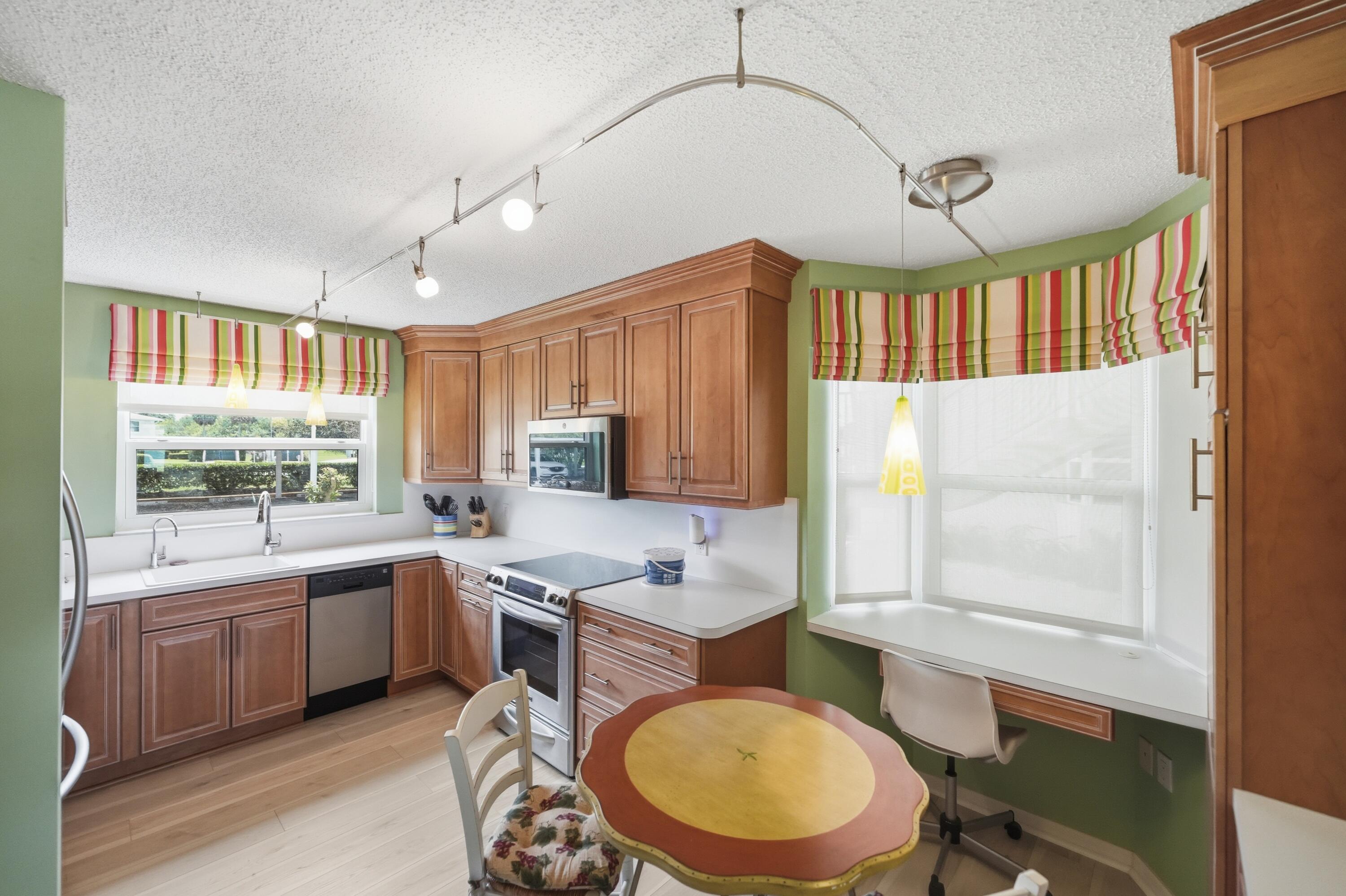 GROVE ISLE EAST CONDOMINIUM - Residential