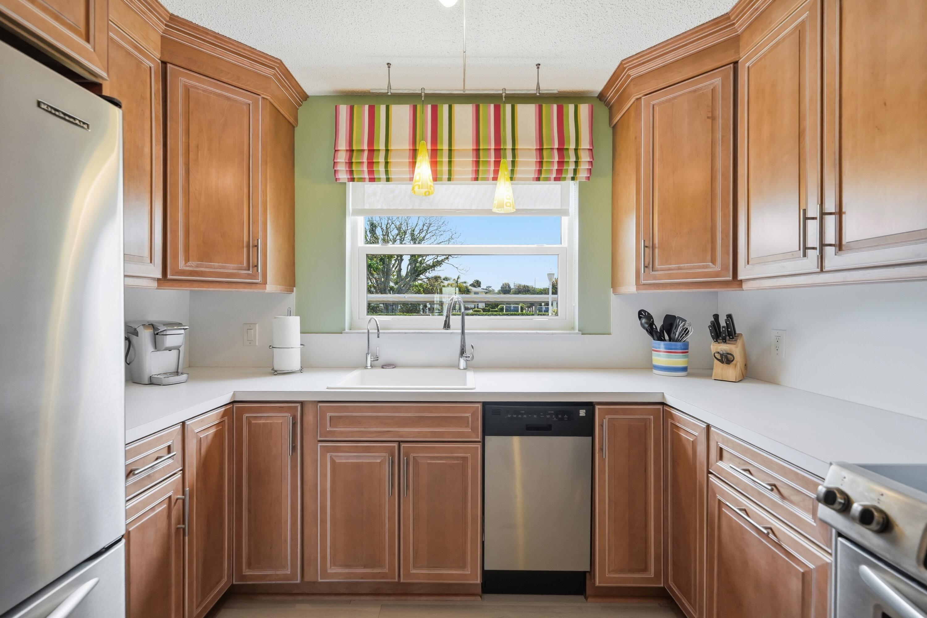 GROVE ISLE EAST CONDOMINIUM - Residential
