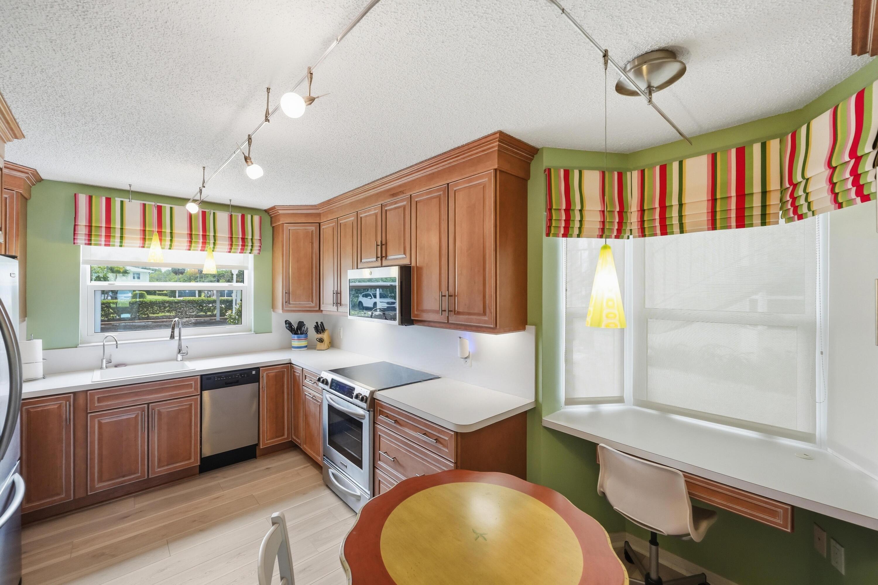 GROVE ISLE EAST CONDOMINIUM - Residential