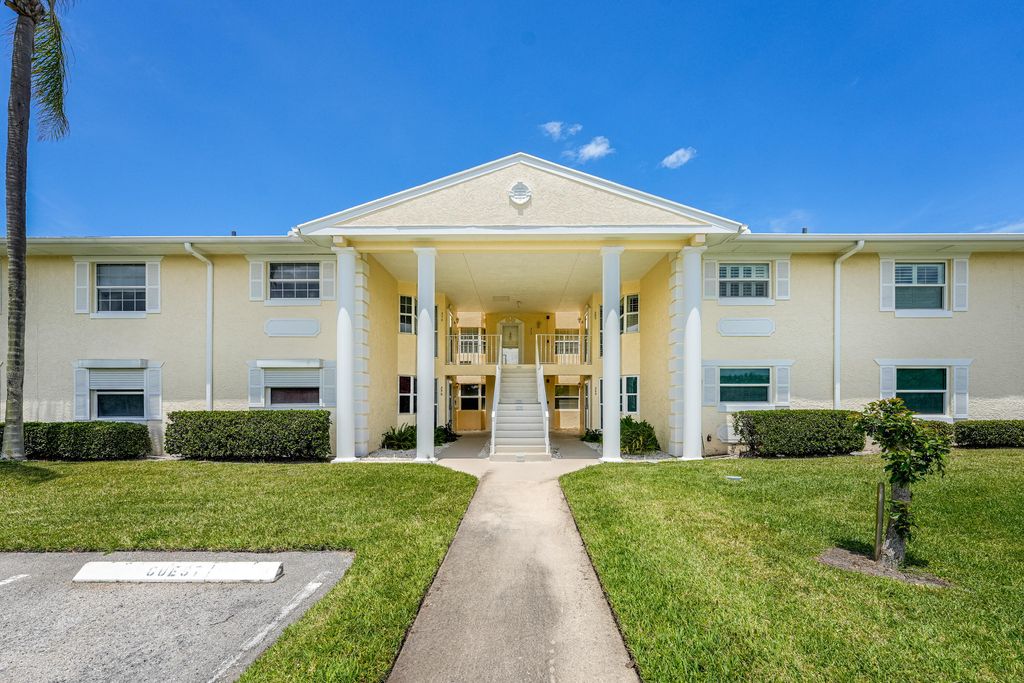 Photo of 360 Grove Isle Circle, Vero Beach, FL 32962 (MLS # B26024728)