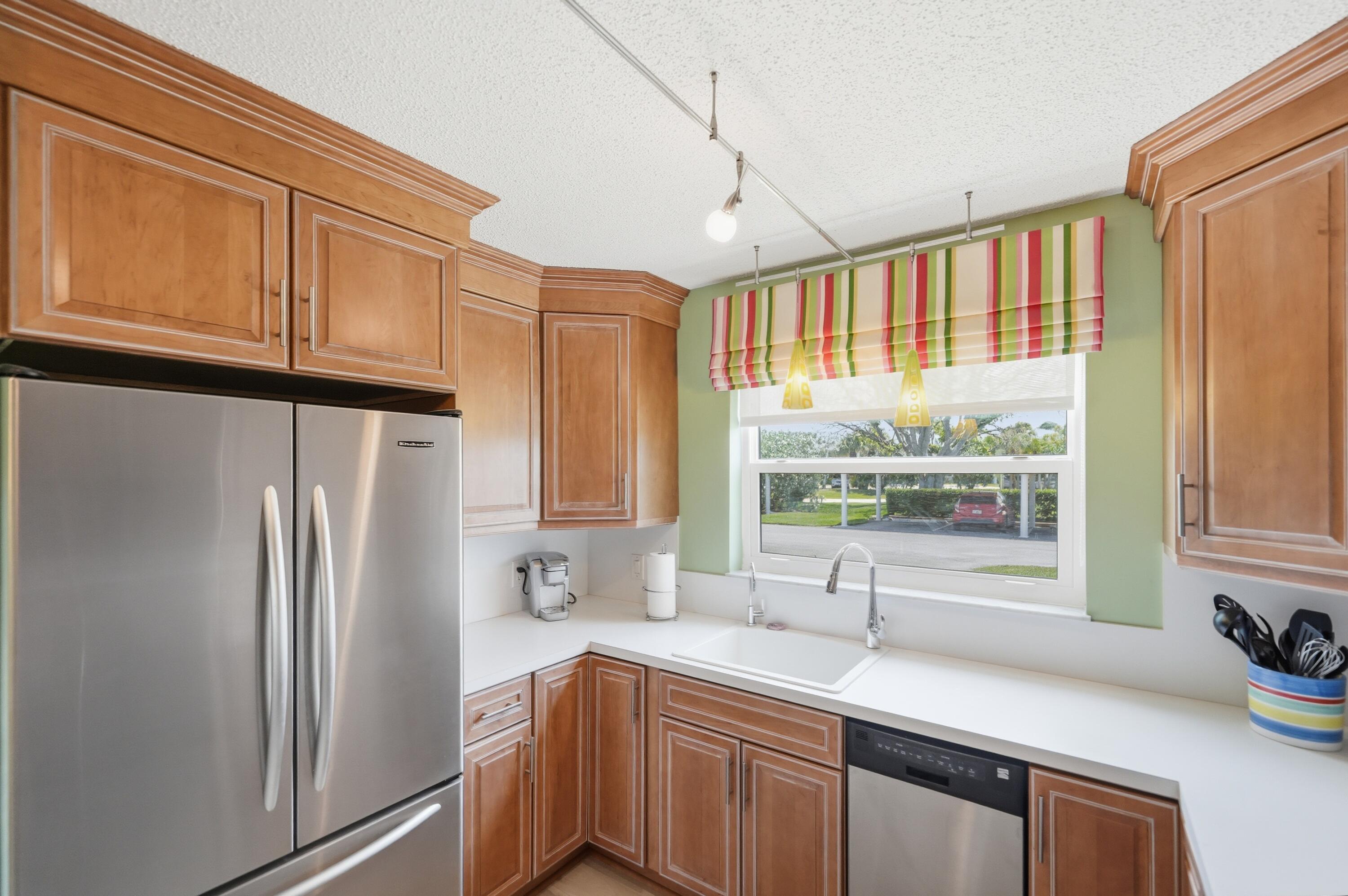 GROVE ISLE EAST CONDOMINIUM - Residential