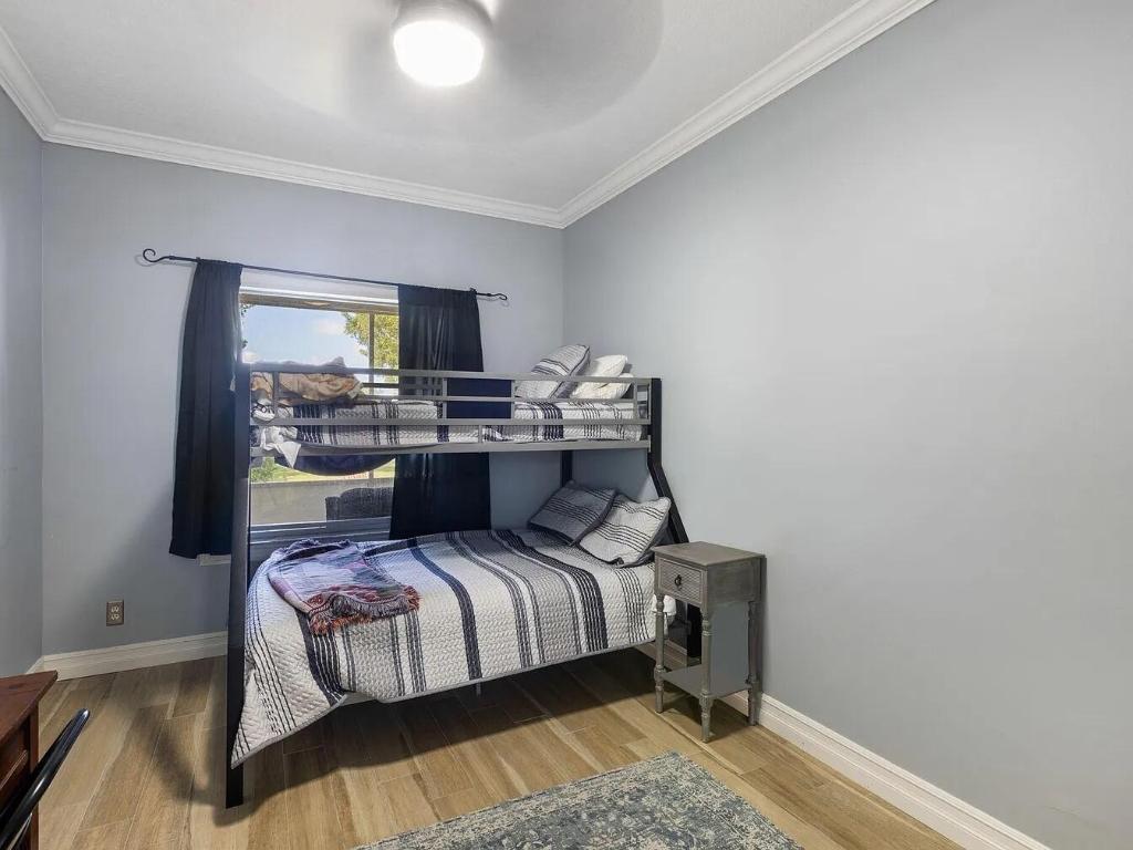 LAKE CHARLESTON TR S - Residential Lease