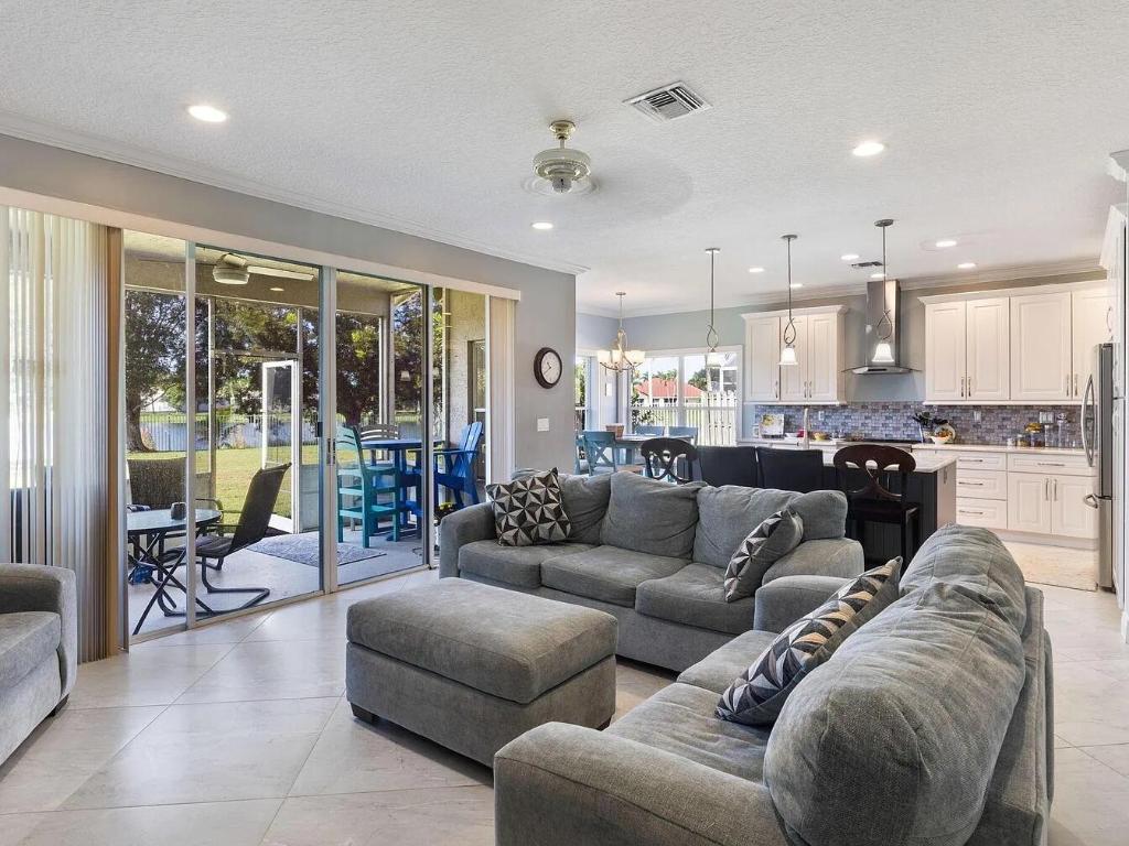 LAKE CHARLESTON TR S - Residential Lease