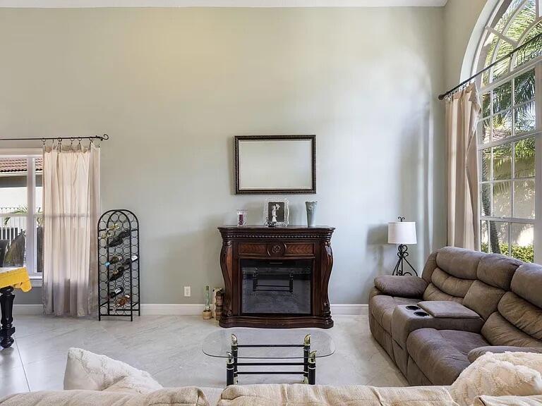 LAKE CHARLESTON TR S - Residential Lease