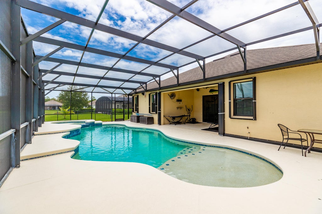 Photo of 6460 Palm Place, Vero Beach, FL 32967 (MLS # B26075490)