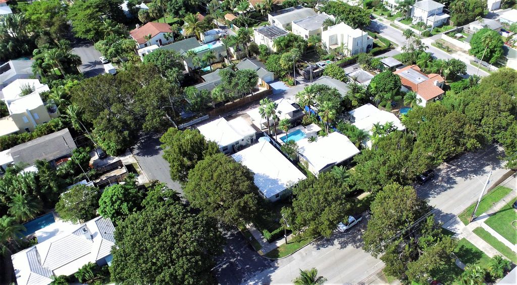 Photo of 403 32nd Street, West Palm Beach, FL 33407 (MLS # R11159299)