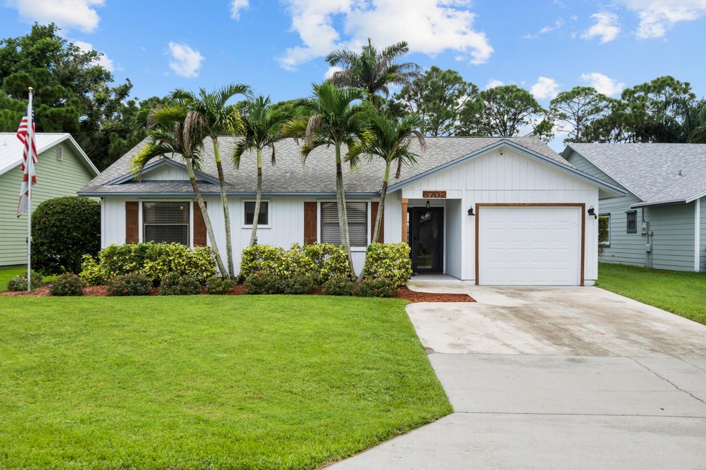 Photo of 6702 SE Raintree Avenue, Stuart, FL 34997 (MLS # B26075522)