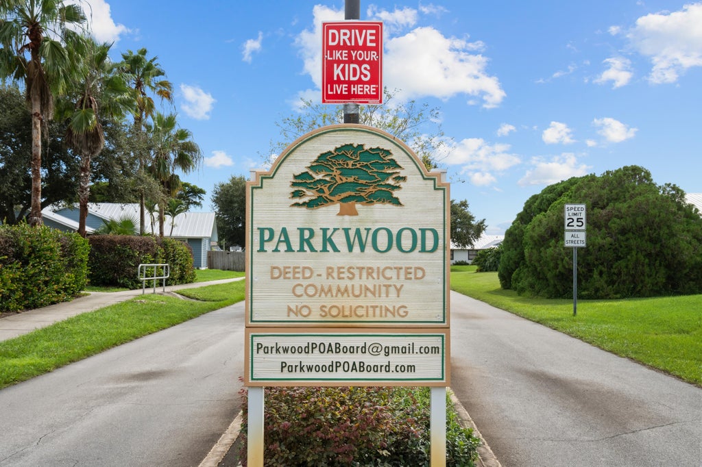 Photo of 6702 SE Raintree Avenue, Stuart, FL 34997 (MLS # B26075522)