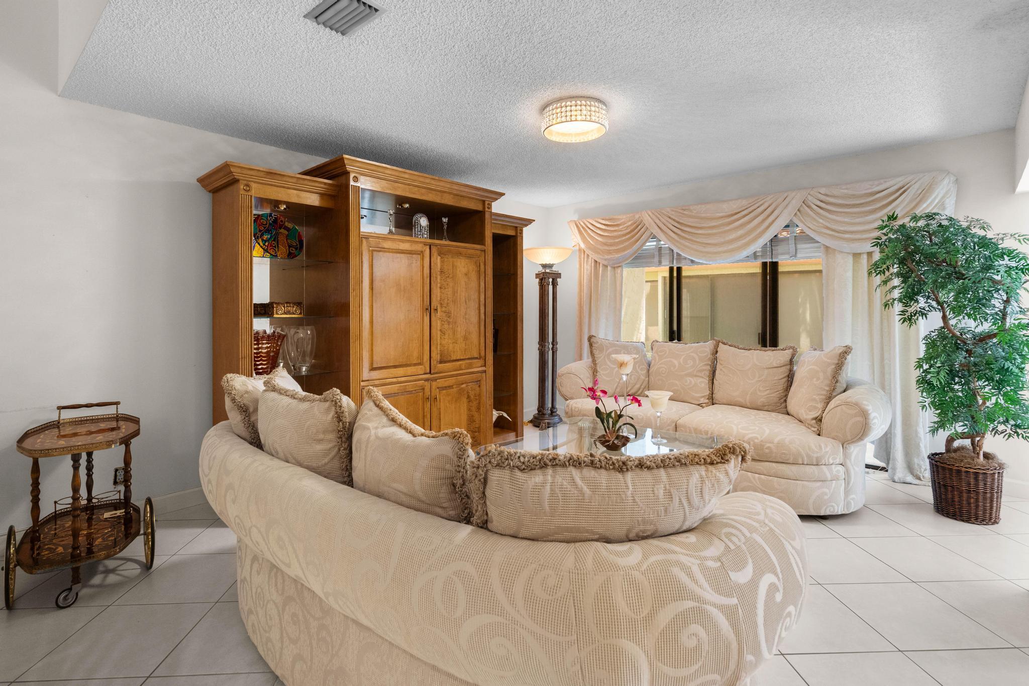EMERALD OAKS 8 CONDO - Residential