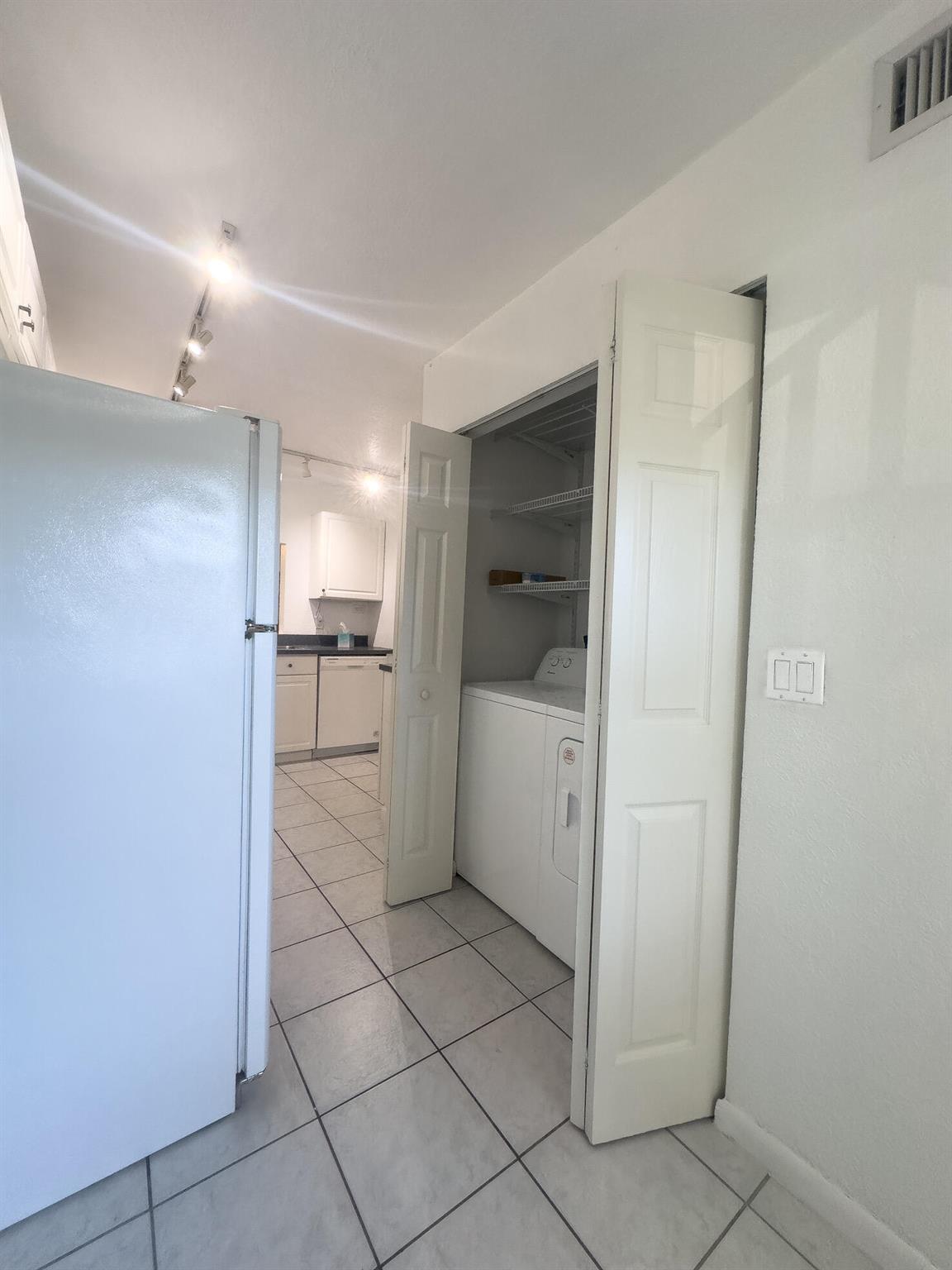 DELRAY OAKS - Residential