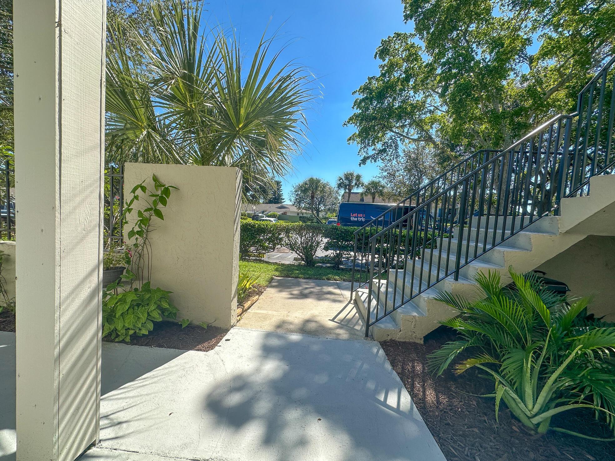 DELRAY OAKS - Residential