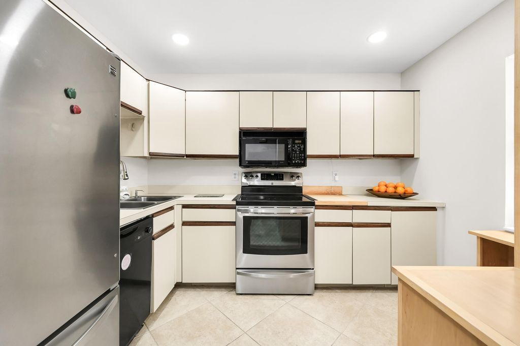 Photo of 3077 Carambola Circle S, Coconut Creek, FL 33066 (MLS # B26032321)