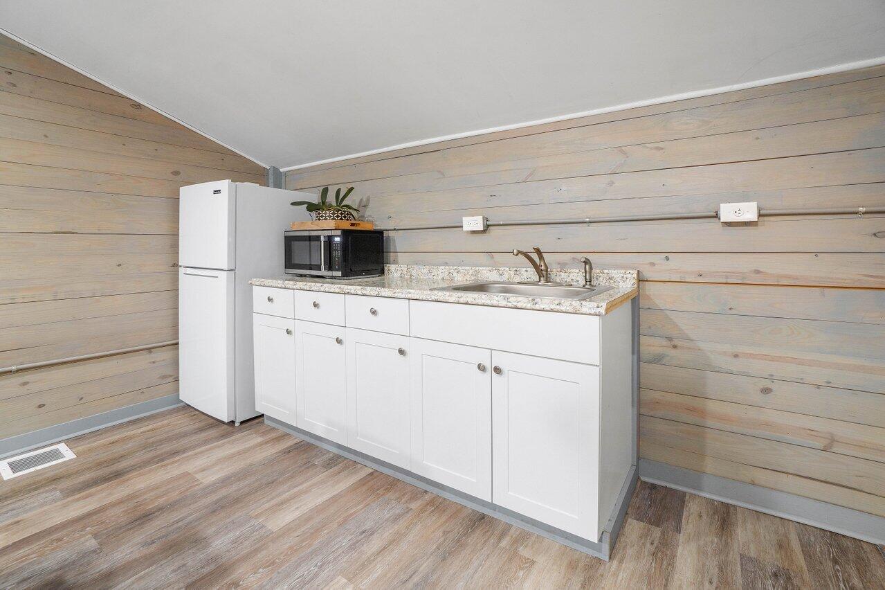 RUSTIC RANCHES - Residential