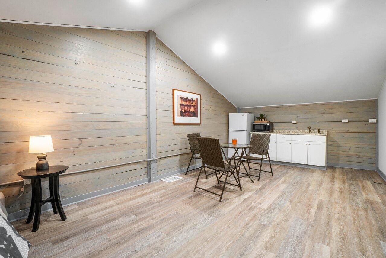 RUSTIC RANCHES - Residential