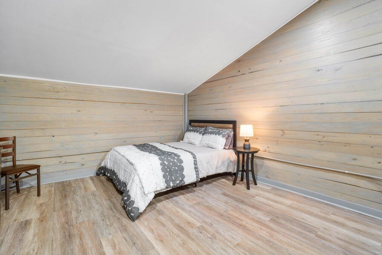 RUSTIC RANCHES - Residential