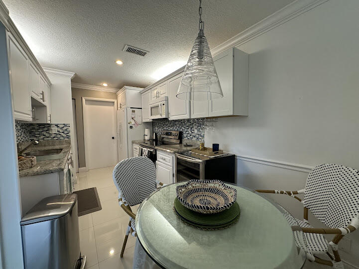 YORKVILLE - Residential