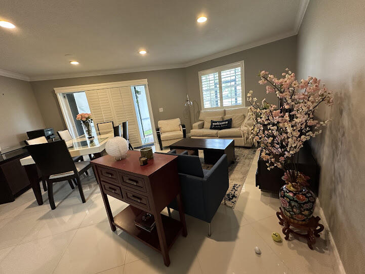 YORKVILLE - Residential