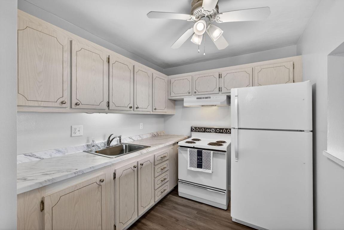 VILLAGE GREEN HAMPTON CONDO - Residential Lease