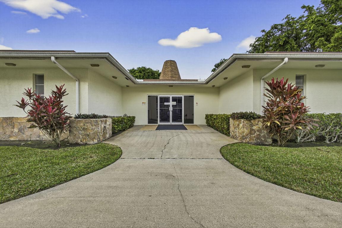 VILLAGE GREEN HAMPTON CONDO - Residential Lease