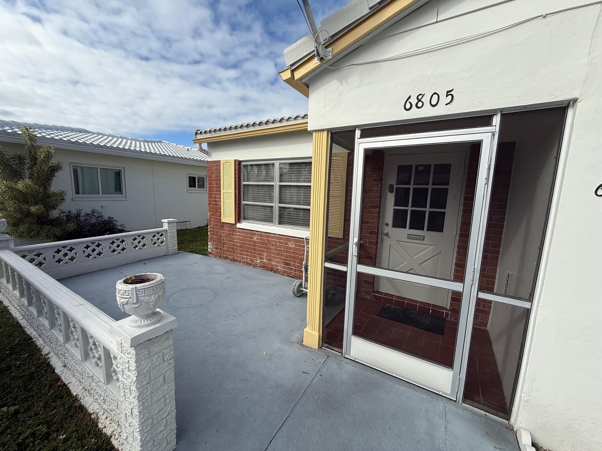 6805 NW 75TH Drive