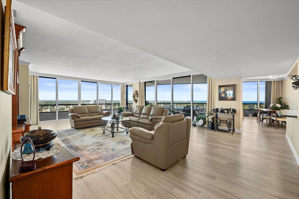 100 LAKESHORE Drive 2156