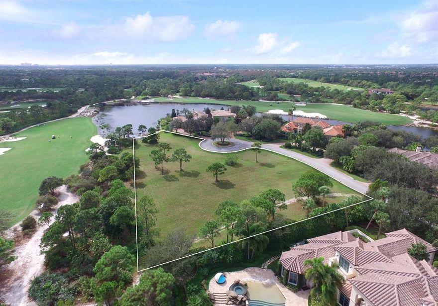 This is the largest building site that is currently available directly on the Jack Nicklaus signature golf course at The Bear's Club. Golf and water views, overlooking the 4th hole, makes this the ideal setting to create your dream home.