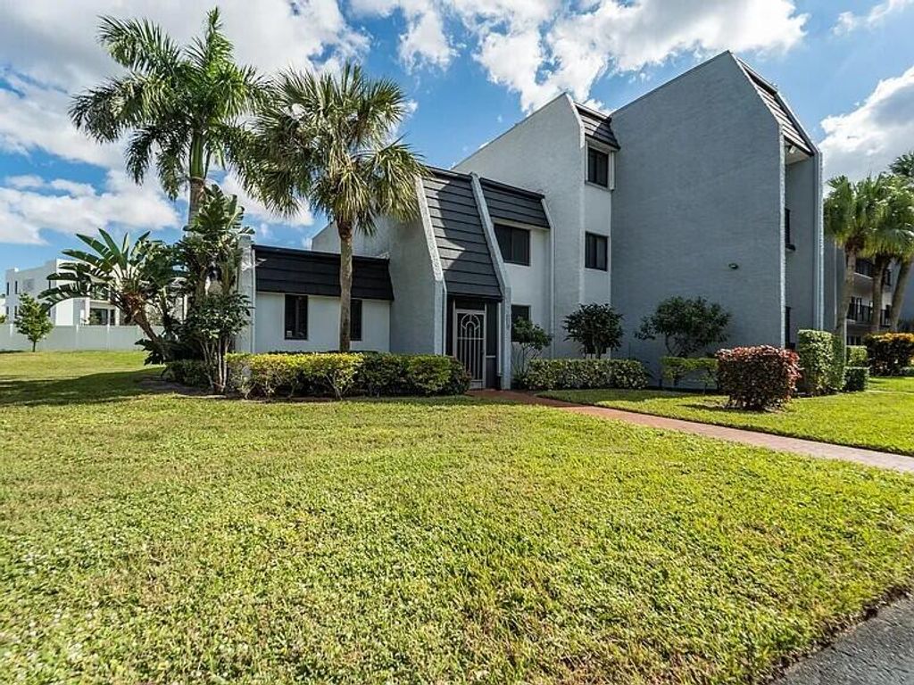 Photo of 4228 Deste Court, Lake Worth, FL 33467 (MLS # B26025277)
