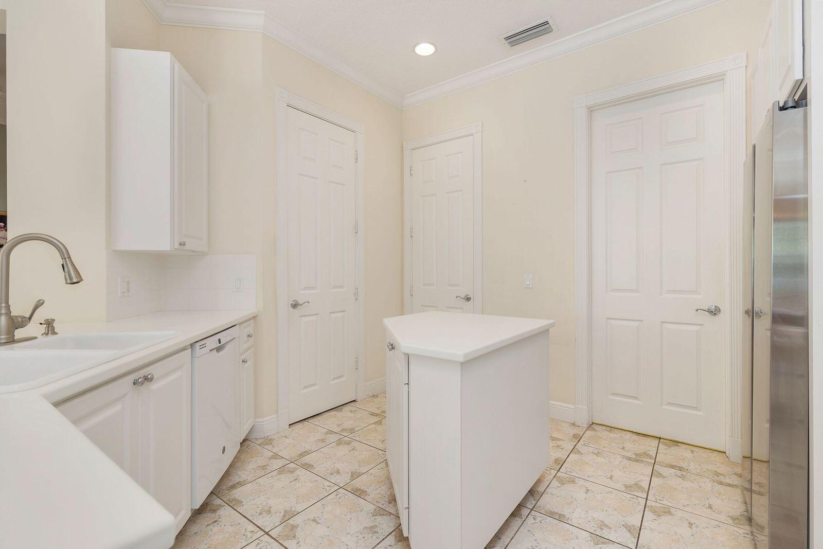 BREAKERS WEST - Residential