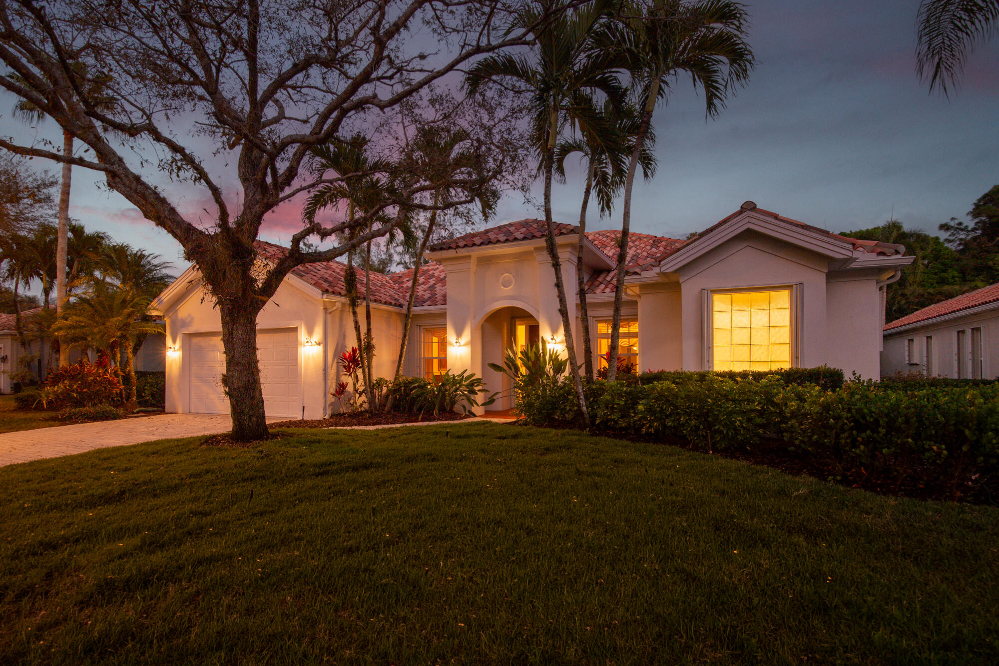 BREAKERS WEST - Residential