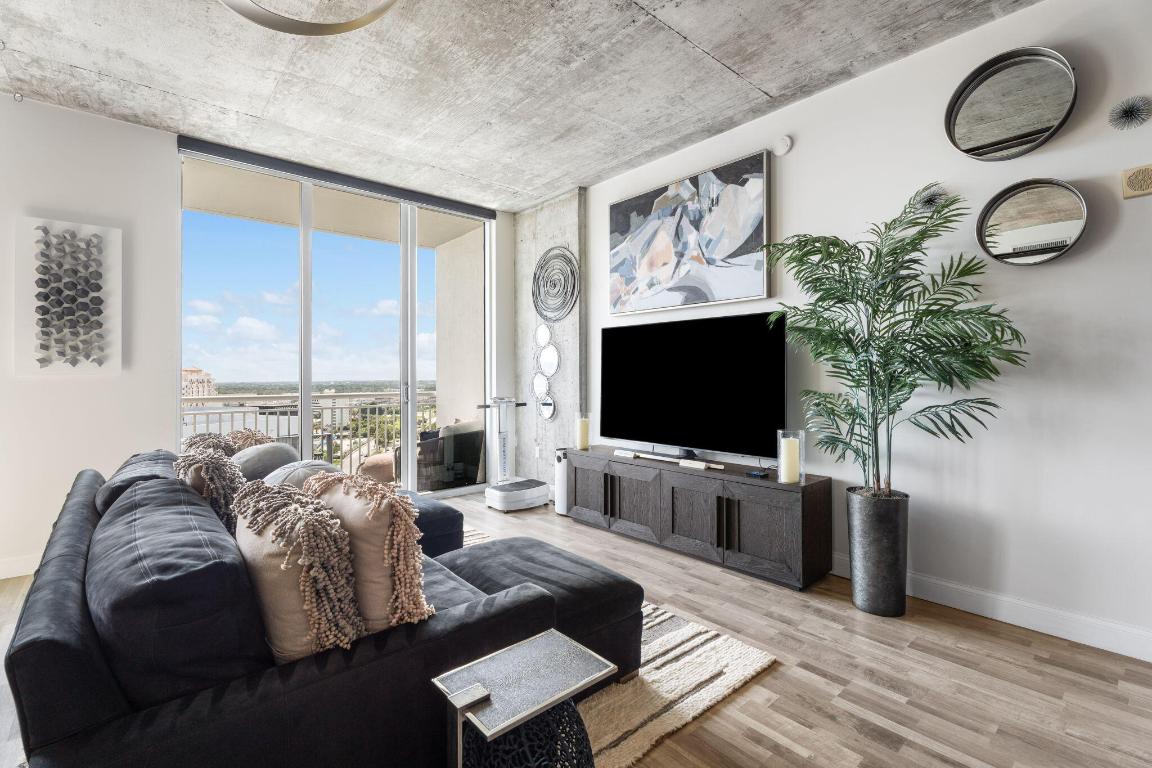 300 S Australian Avenue 1515