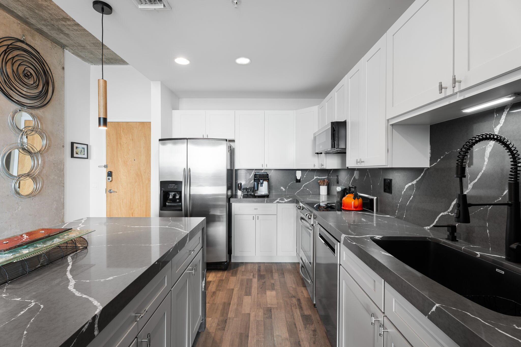 EDGE CONDO - Residential