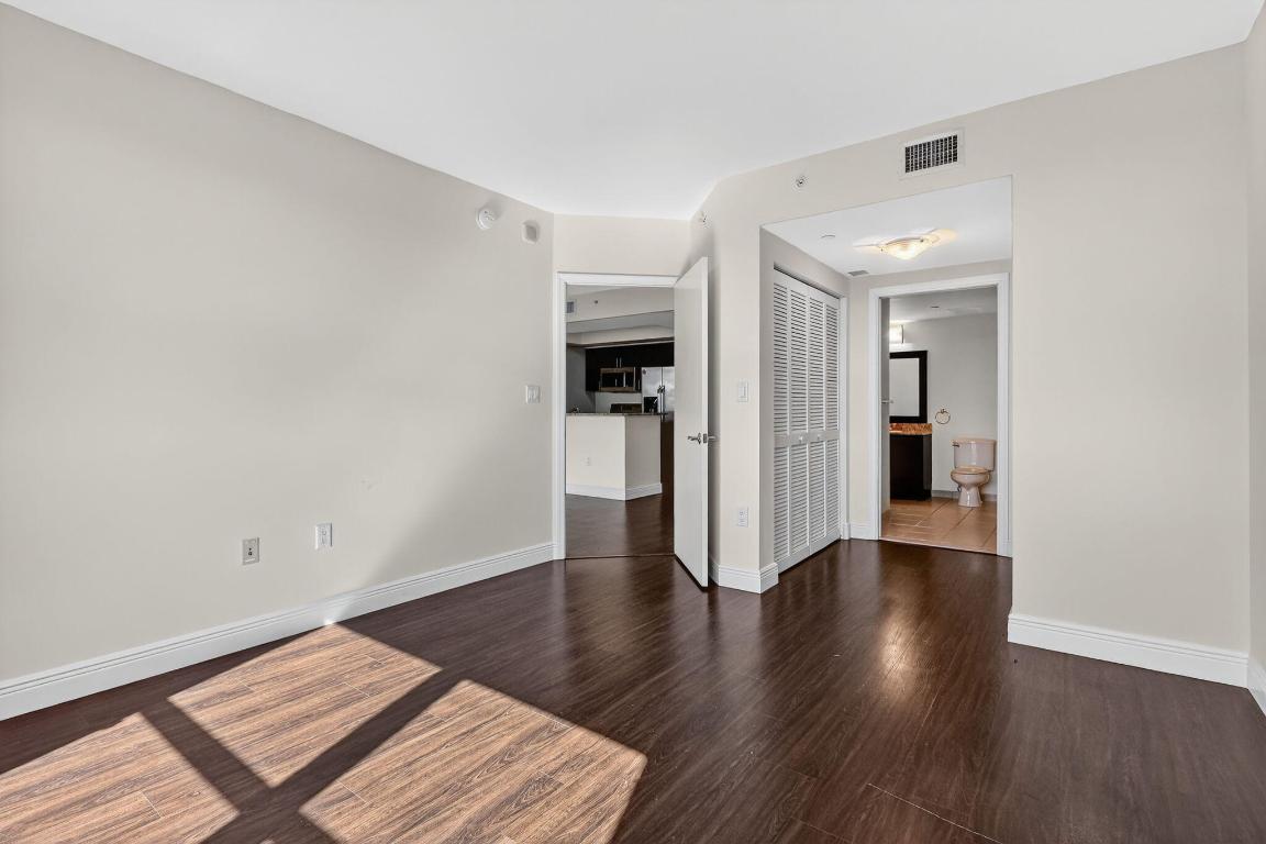 TURNBERRY ON THE GREEN CONDO - Residential