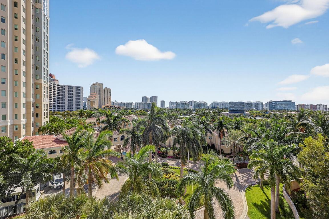 TURNBERRY ON THE GREEN CONDO - Residential