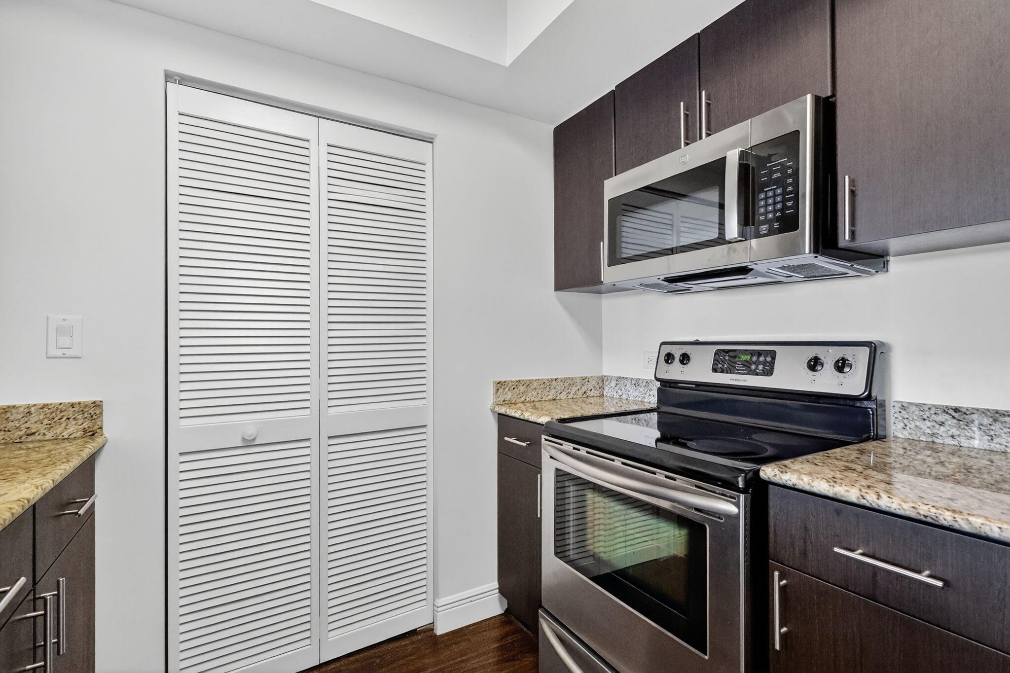 TURNBERRY ON THE GREEN CO - Residential