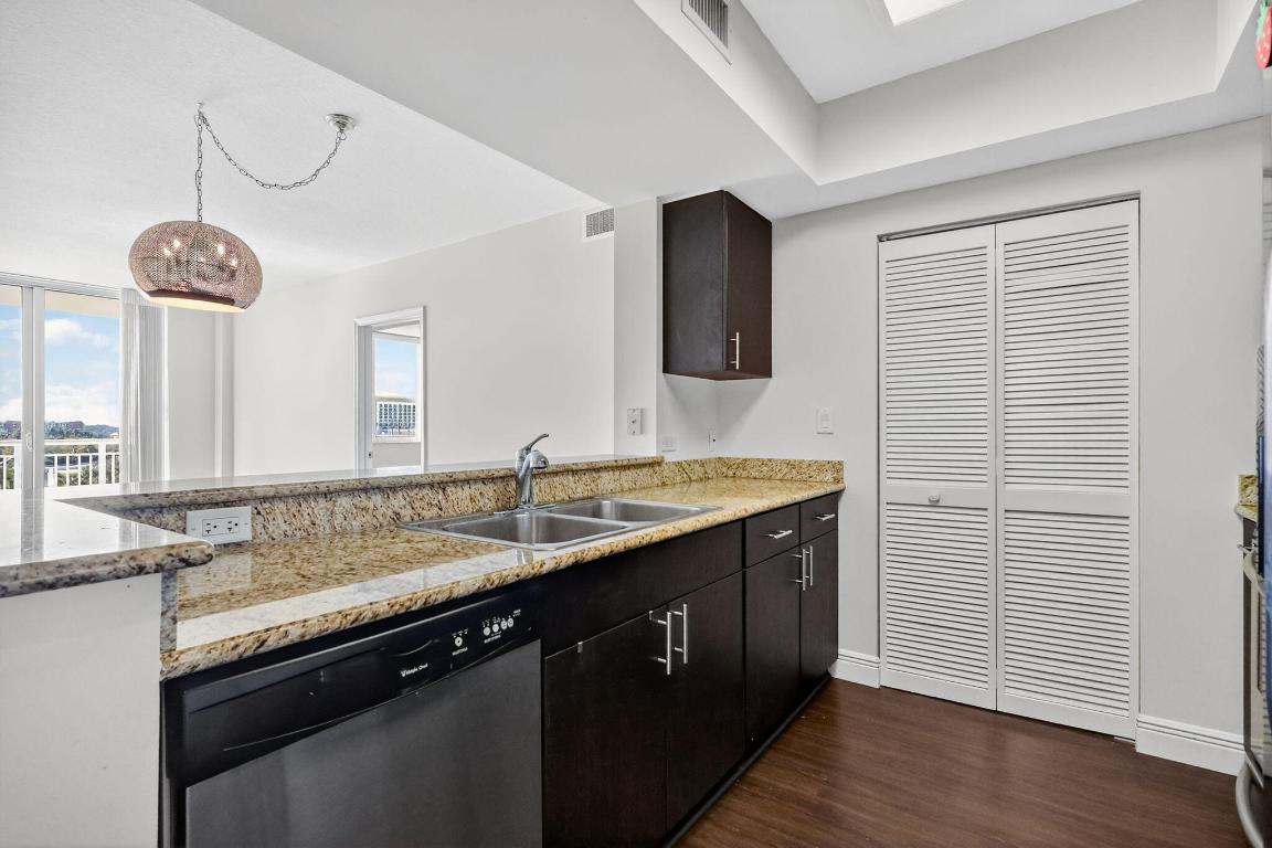 TURNBERRY ON THE GREEN CONDO - Residential