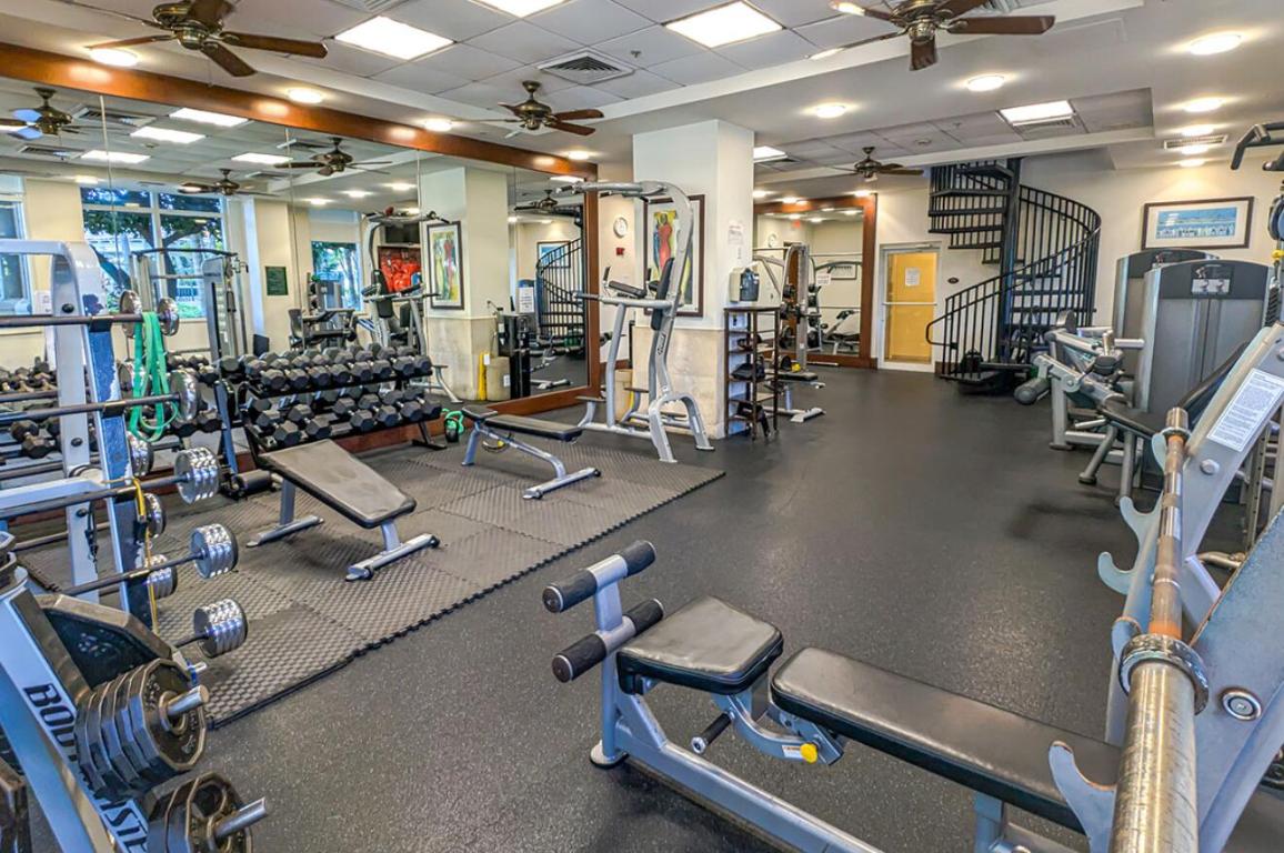 TURNBERRY ON THE GREEN CONDO - Residential