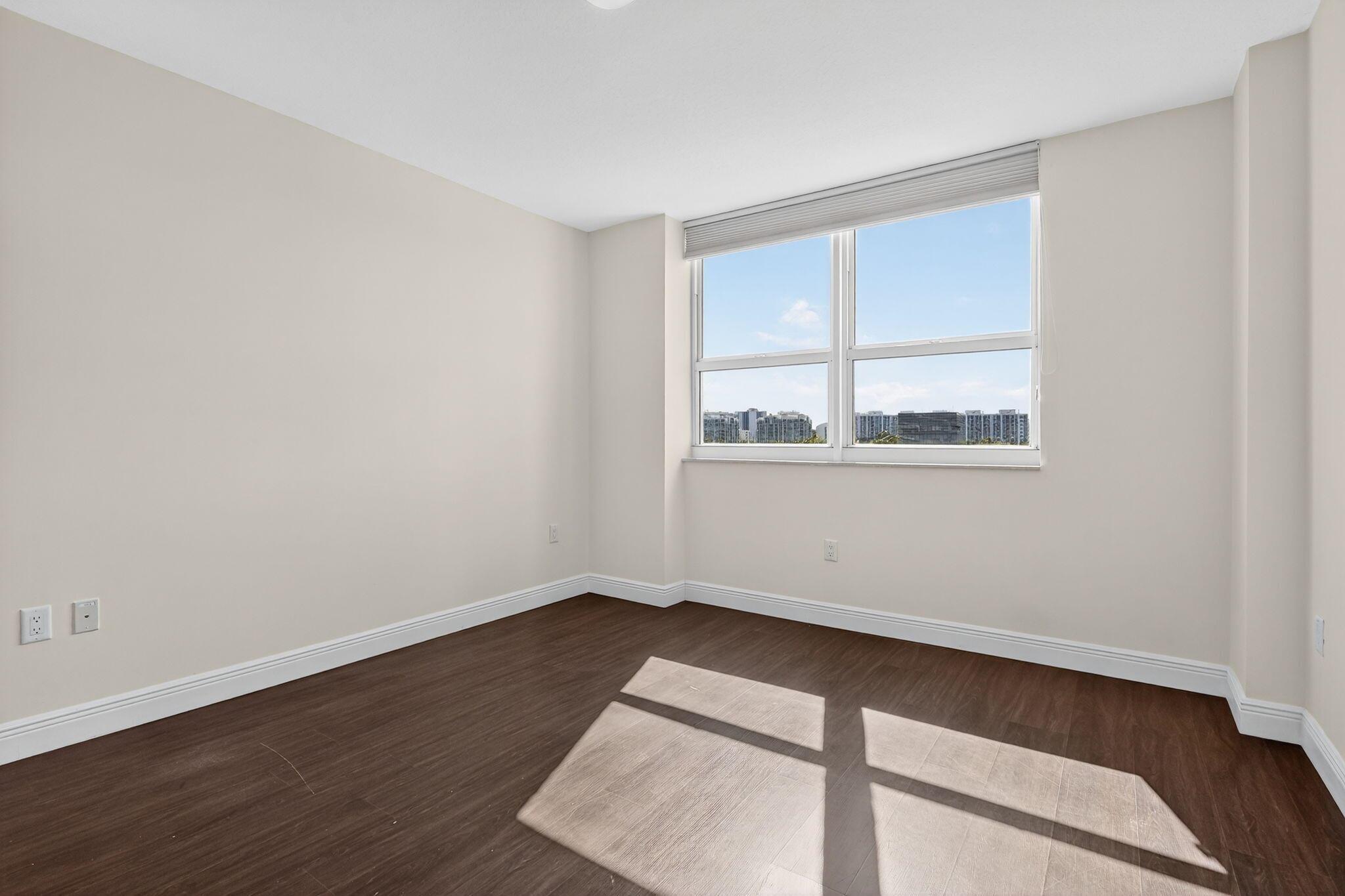 TURNBERRY ON THE GREEN CO - Residential