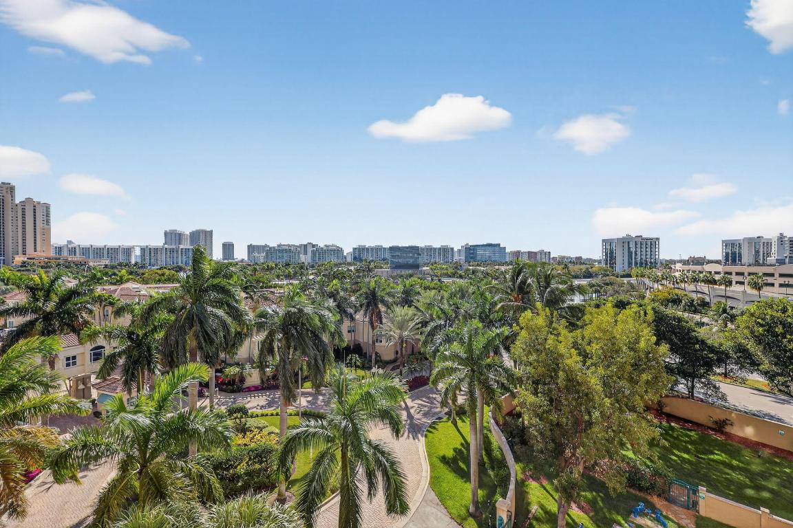 TURNBERRY ON THE GREEN CONDO - Residential