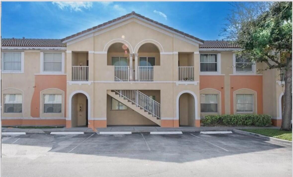 beautiful apartment with 3 bedrooms and 2 bathrooms, and two assigned parking spaces. additionally, the apartment has title and laminate , and the community has a pool and a playground for the children to enjoy.