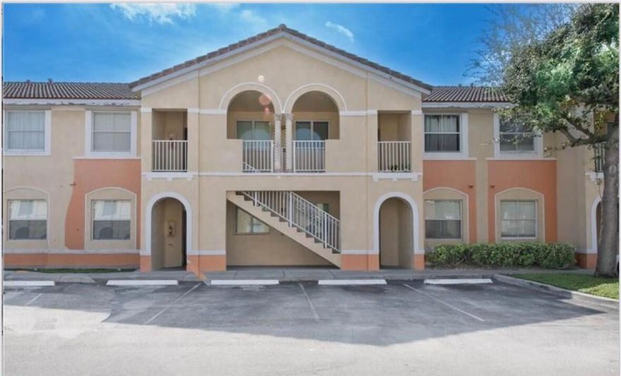 beautiful apartment with 3 bedrooms and 2 bathrooms, and two assigned parking spaces. additionally, the apartment has title and laminate , and the community has a pool and a playground for the children to enjoy.