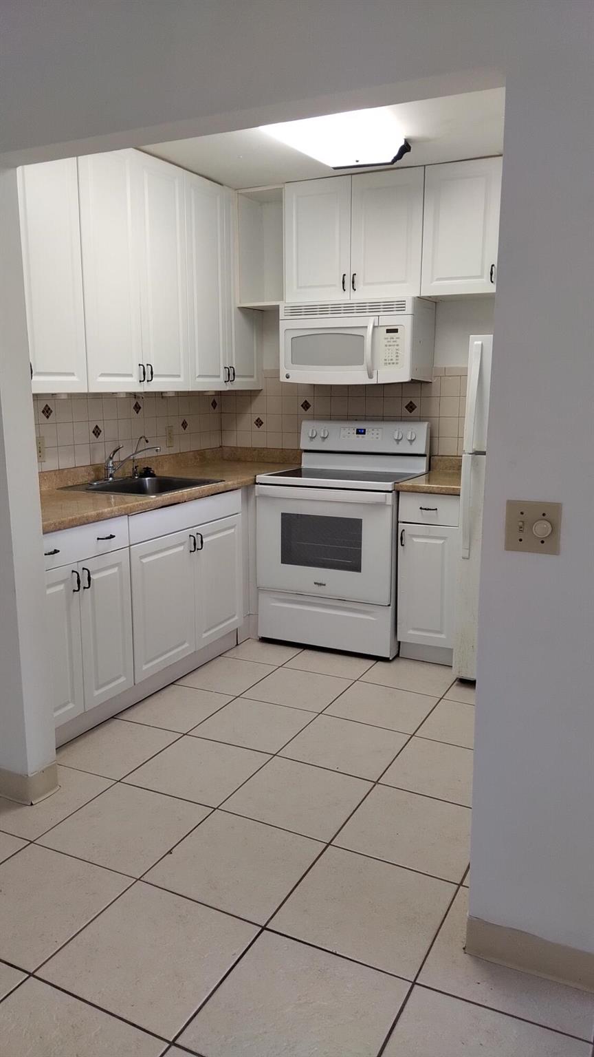 REGAL PALMS MAYFAIR CONDO - Residential