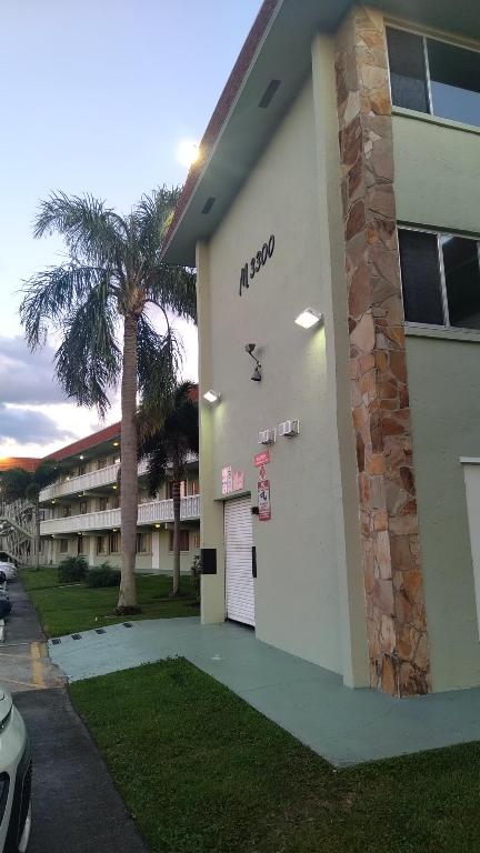 REGAL PALMS MAYFAIR CONDO - Residential