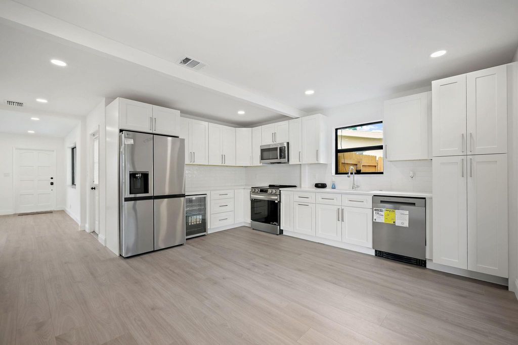 Photo of 699 NE 40th Street, Oakland Park, FL 33334 (MLS # F10541645)