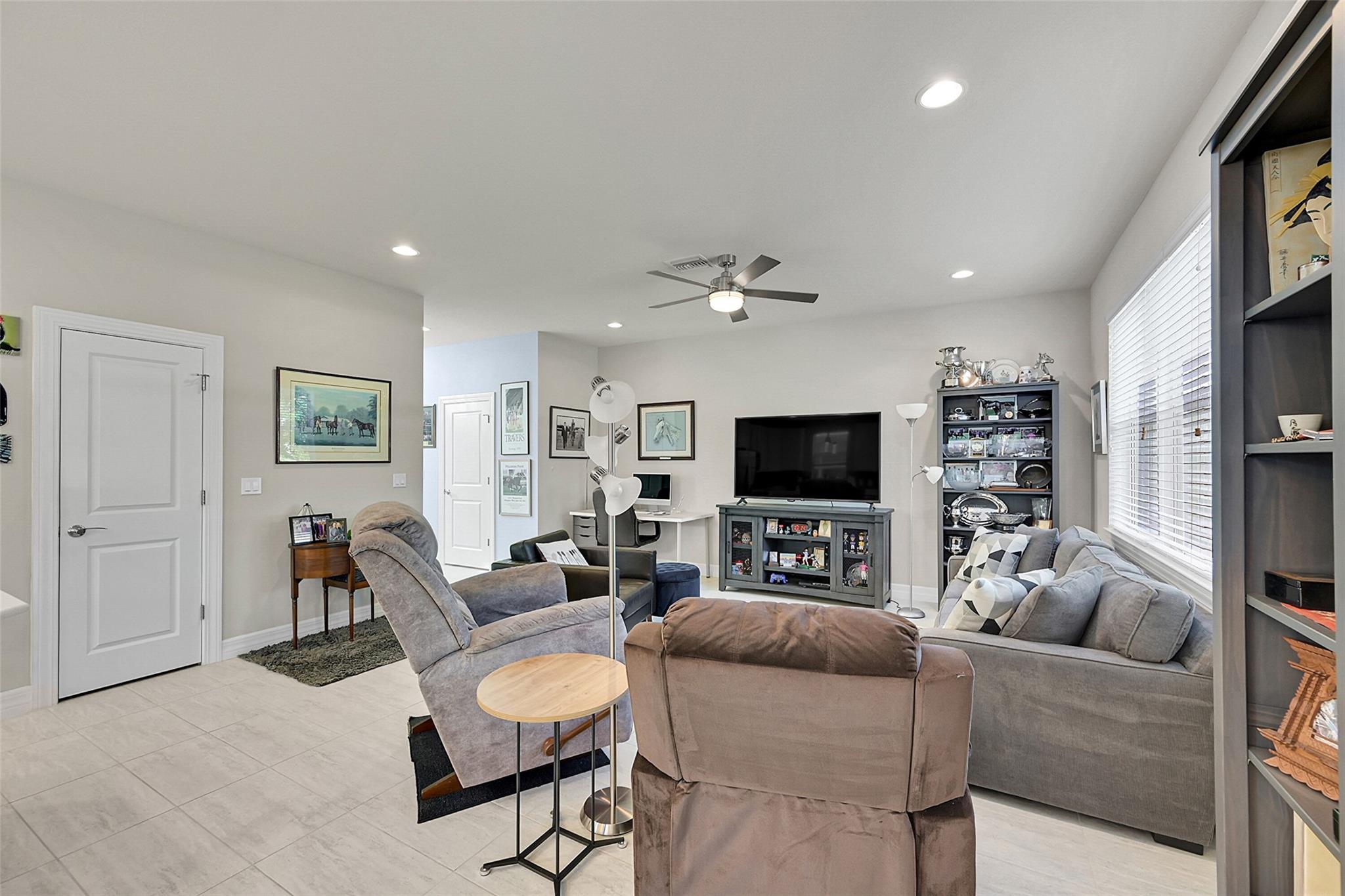 964 Banyan Dr