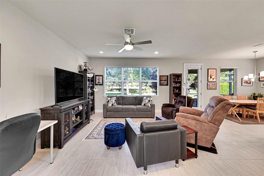 Photo of 964 Banyan Drive, Hollywood, FL 33021 (MLS # F10530770)